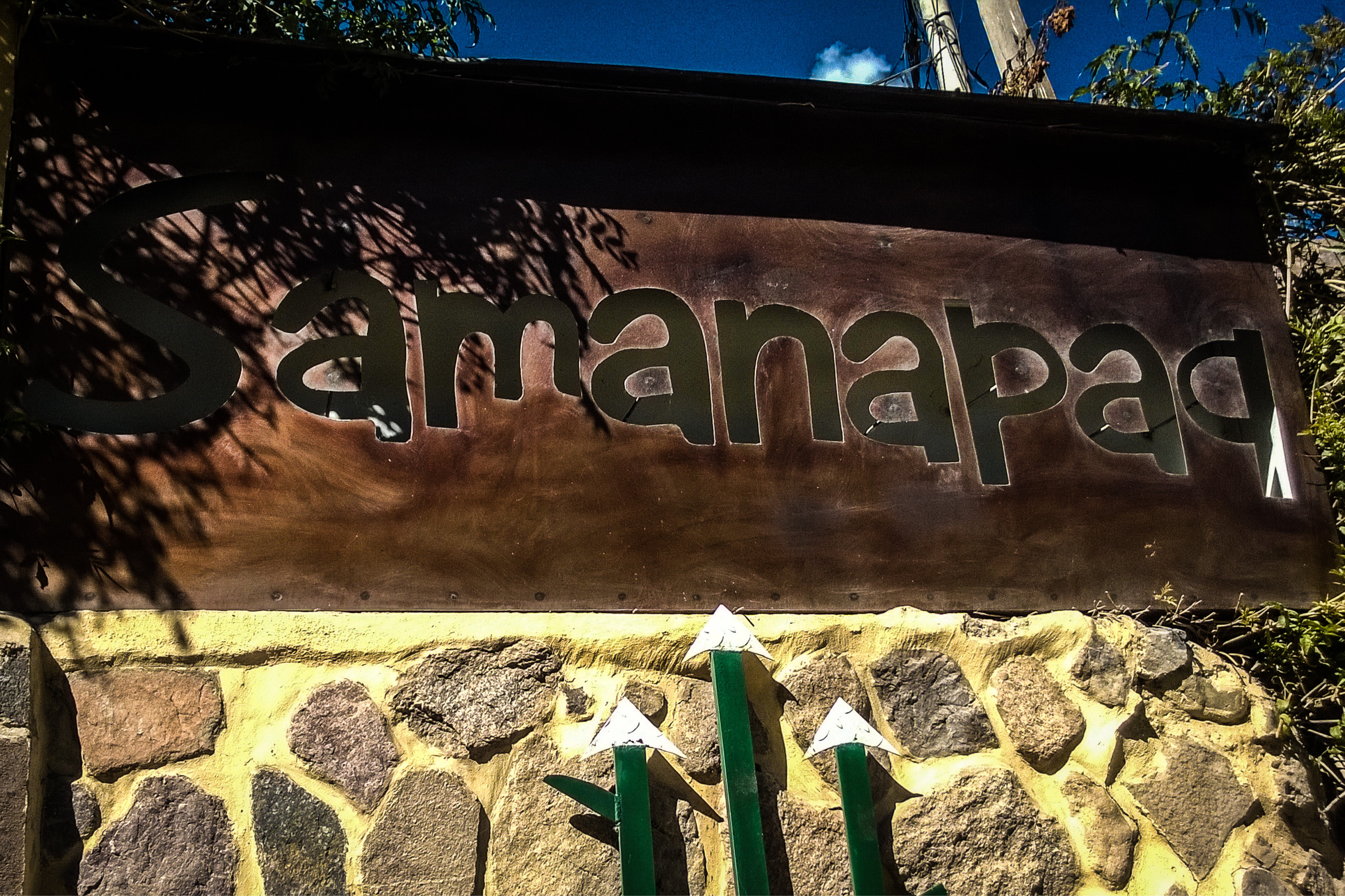 Hotel Samanapaq sign